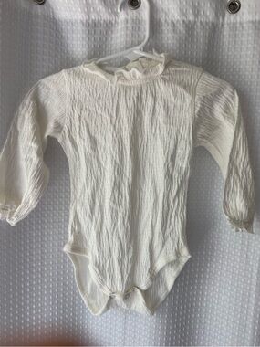 Zara White Textured Long-Sleeve Baby Bodysuit